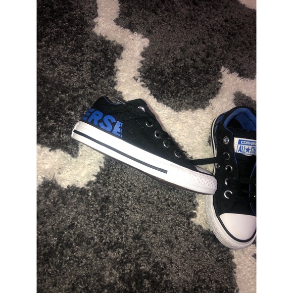 Boys Blue and Black Low top converse - Picture 6 of 7